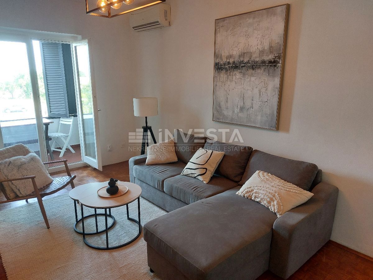 Umag, prostorno dvosobno stanovanje z 2 terasama blizu morja, 80 m2