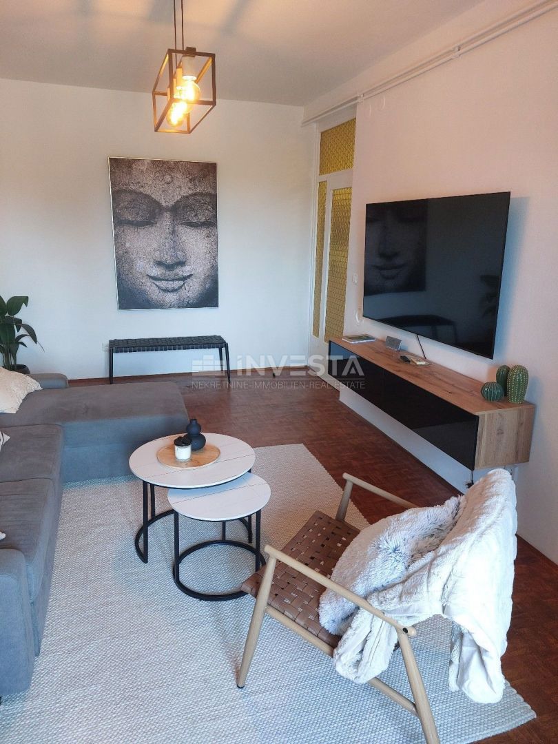 Umag, prostorno dvosobno stanovanje z 2 terasama blizu morja, 80 m2