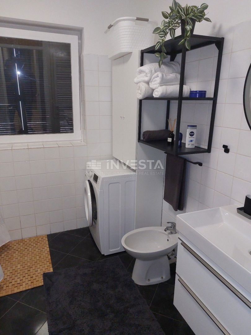 Umag, prostorno dvosobno stanovanje z 2 terasama blizu morja, 80 m2