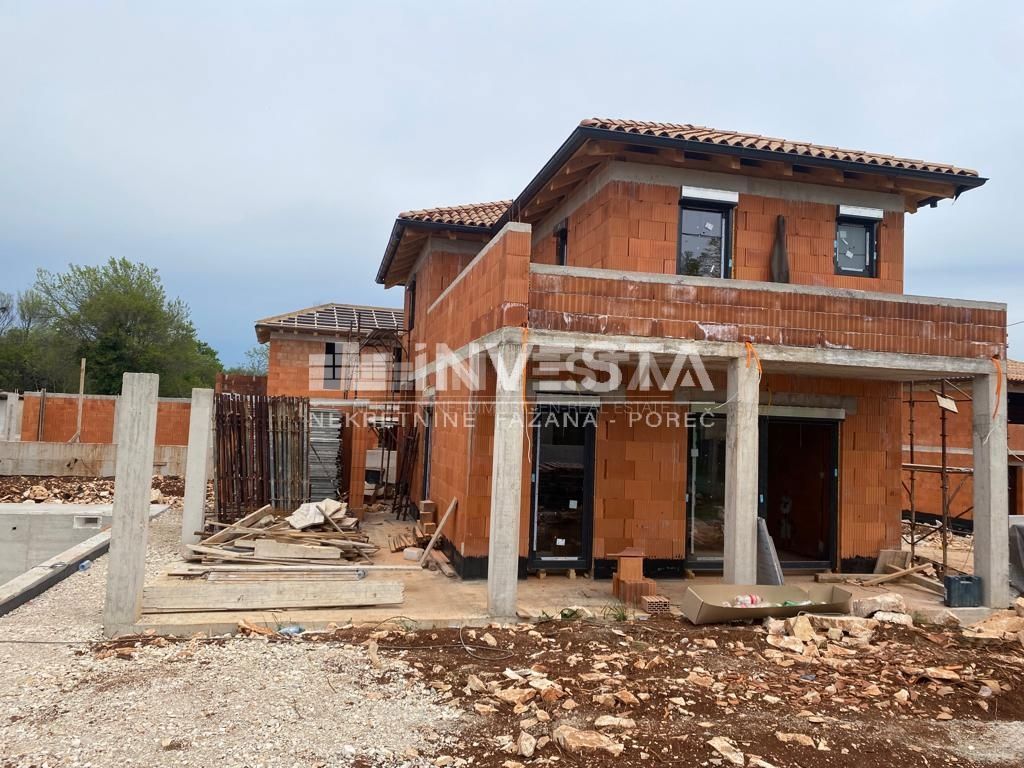Svetvinčenat, Juršići, moderno zasnovana vila z bazenom