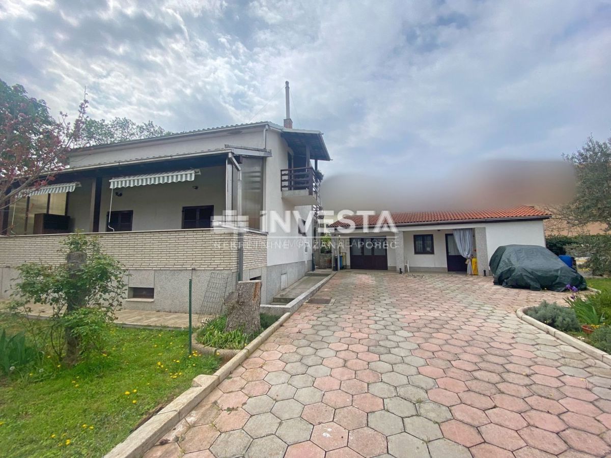 Pula, Šijana, 2 stanovanjski enoti na prostorni parceli 1150 m2