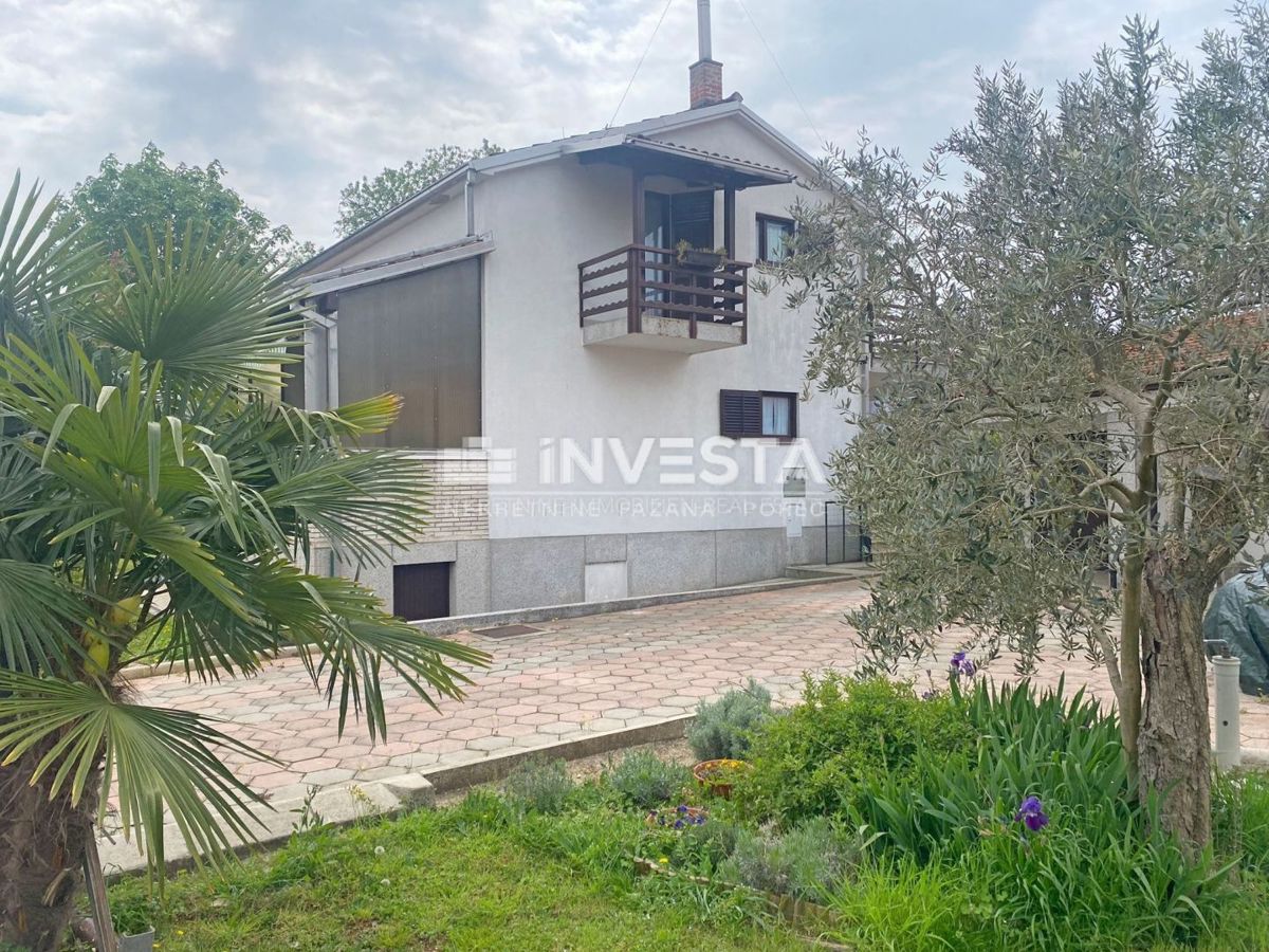 Pula, Šijana, 2 stanovanjski enoti na prostorni parceli 1150 m2