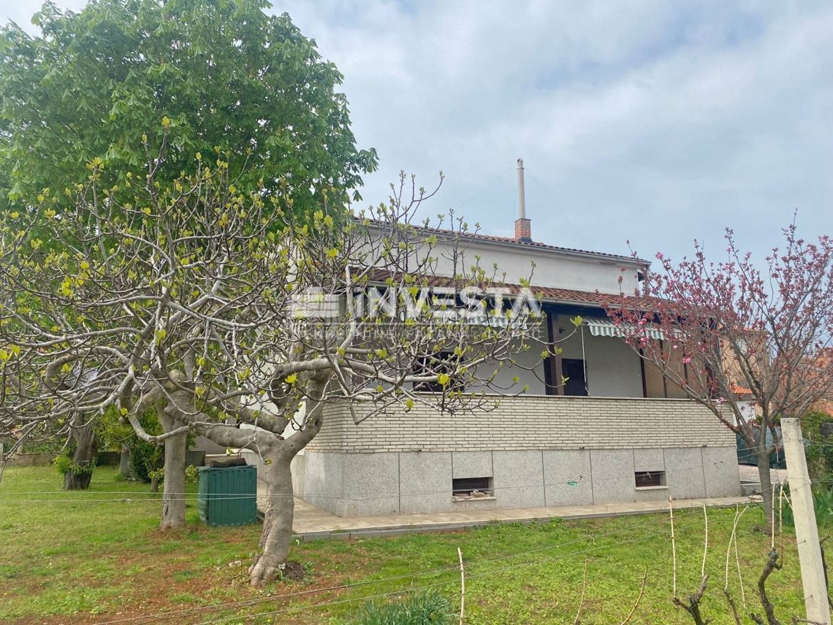 Pula, Šijana, 2 stanovanjski enoti na prostorni parceli 1150 m2