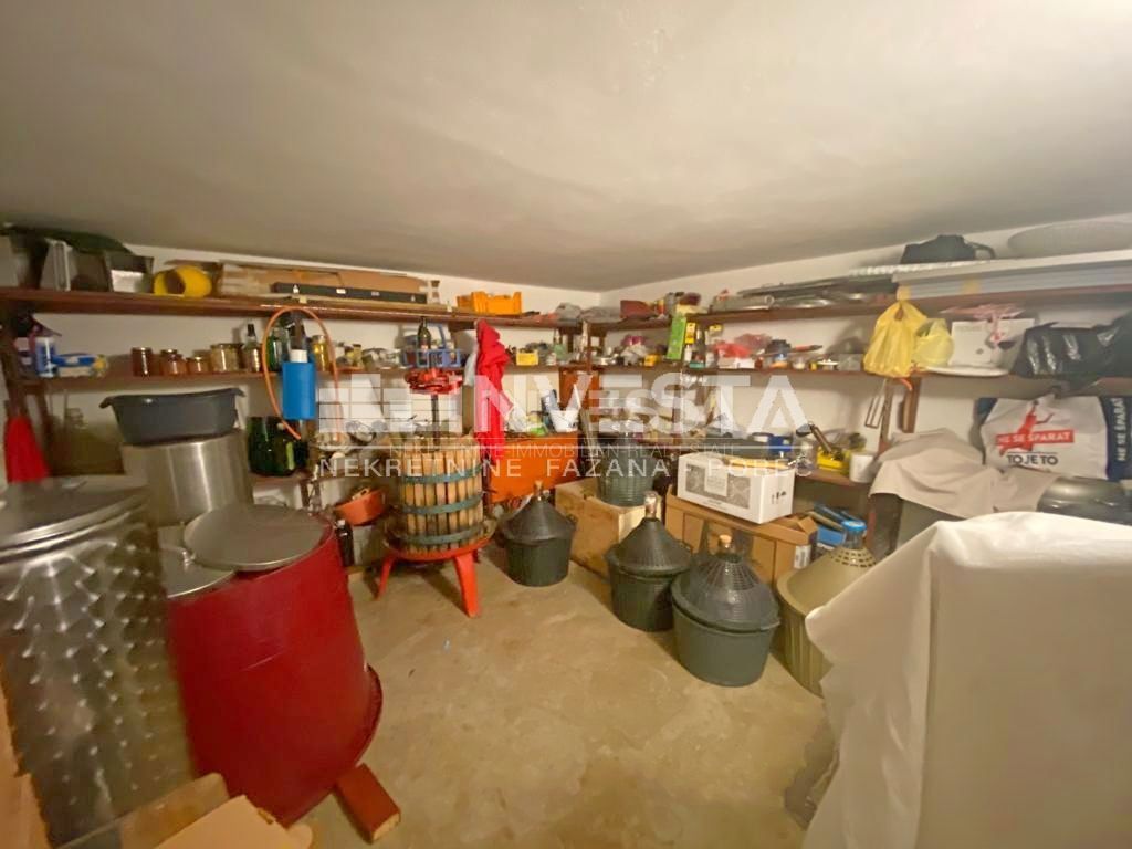 Pula, Šijana, 2 stanovanjski enoti na prostorni parceli 1150 m2