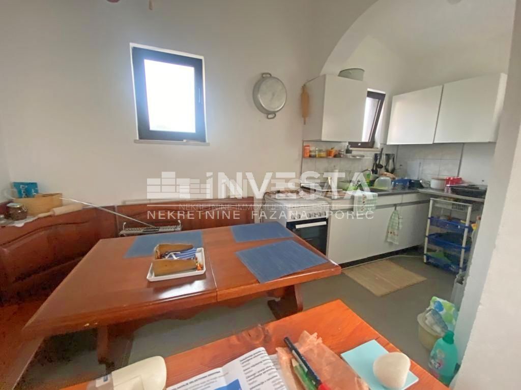 Pula, Šijana, 2 stanovanjski enoti na prostorni parceli 1150 m2