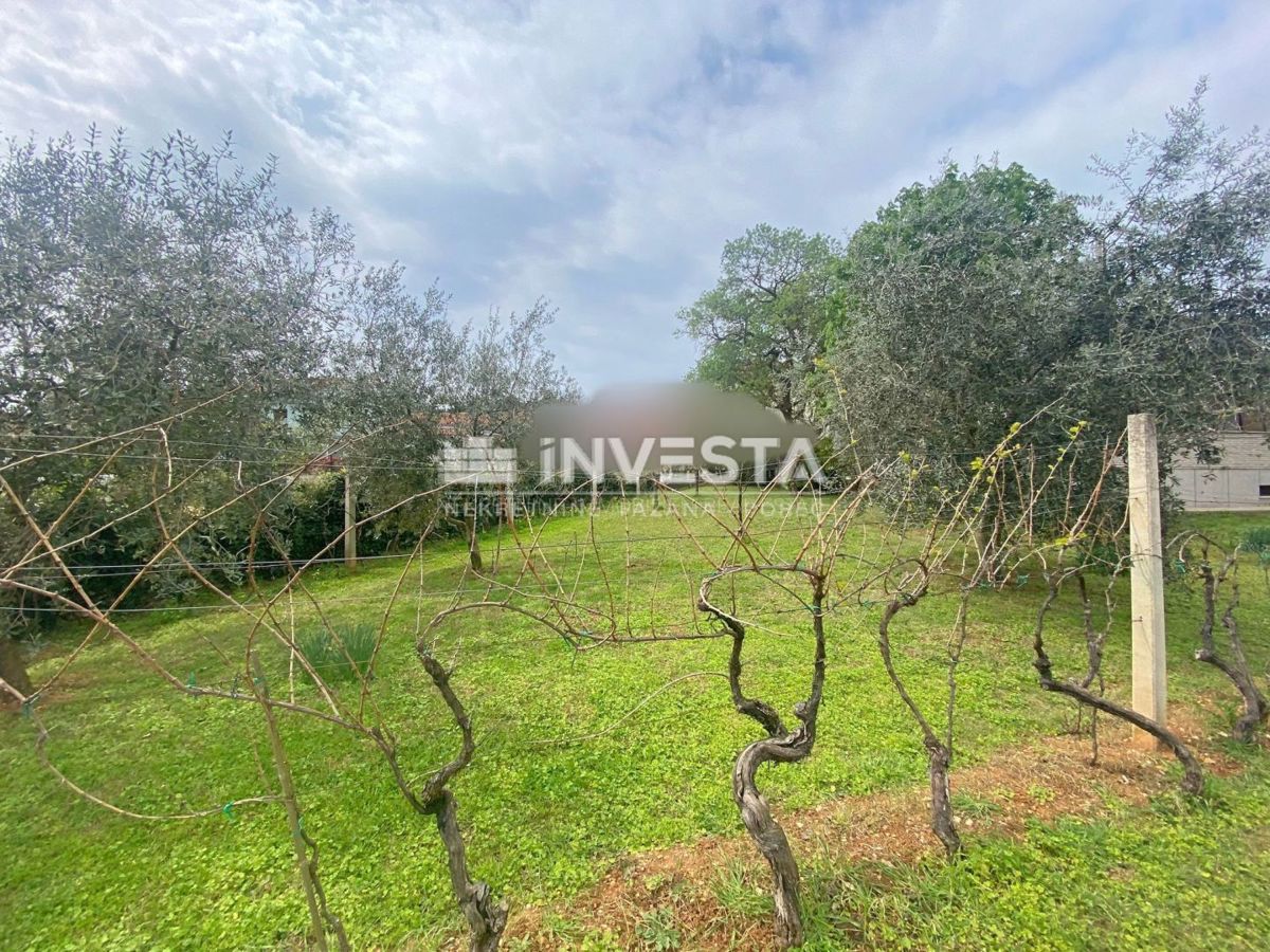 Pula, Šijana, 2 stanovanjski enoti na prostorni parceli 1150 m2
