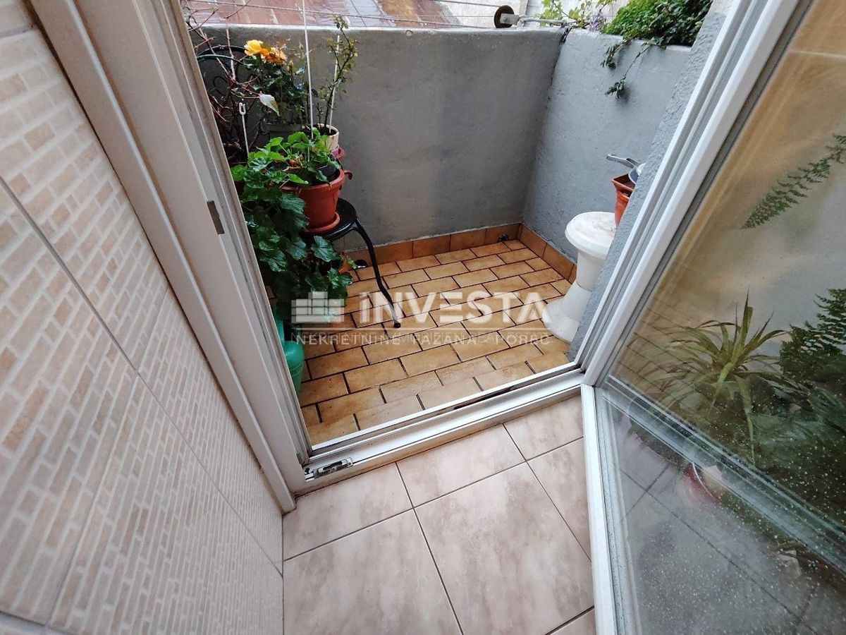 Pula center, dvosobno stanovanje v 1. nadstropju, 68 m2, garaža