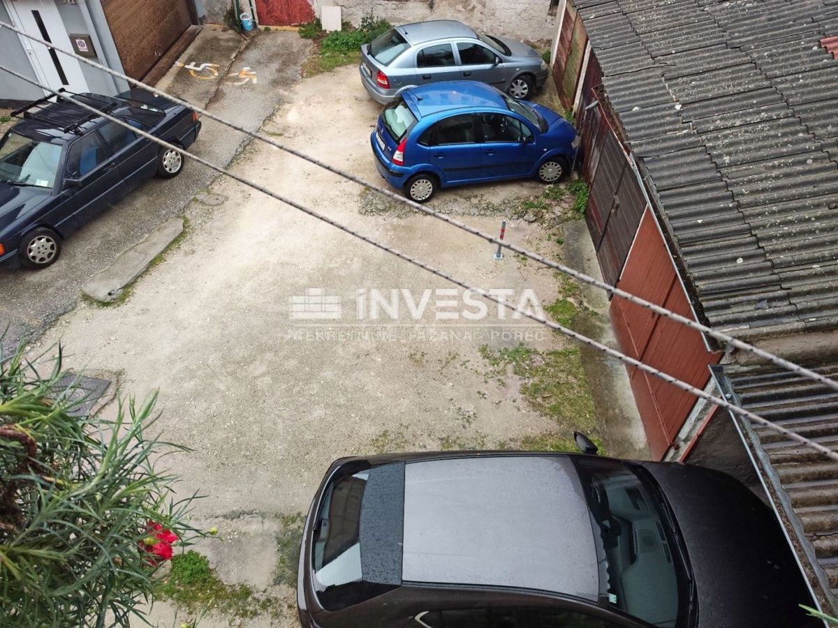 Pula center, dvosobno stanovanje v 1. nadstropju, 68 m2, garaža
