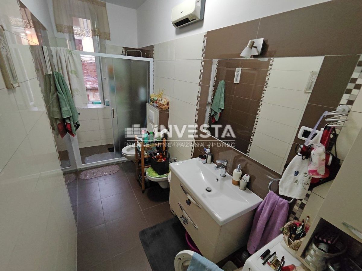 Pula center, dvosobno stanovanje v 1. nadstropju, 68 m2, garaža