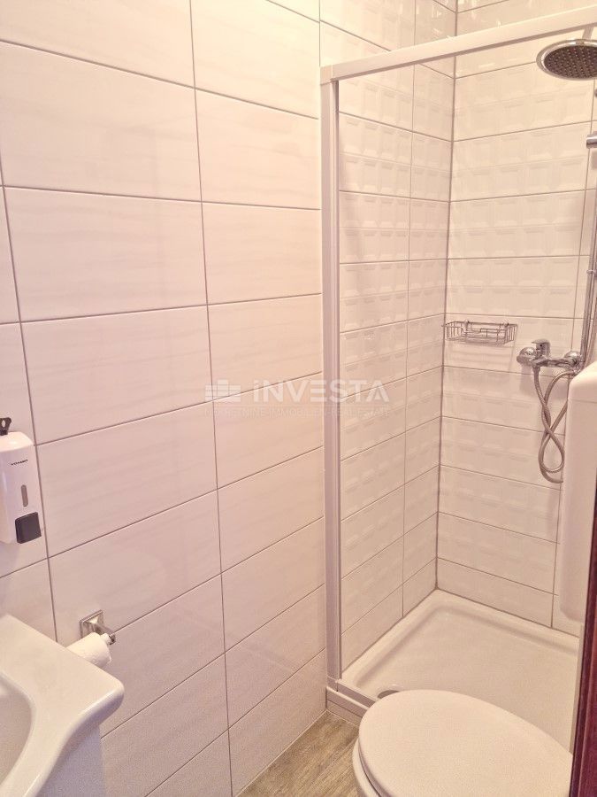 Fažana, Valbandon, apartmajska hiša s 6 apartmaji, 600 m od morja