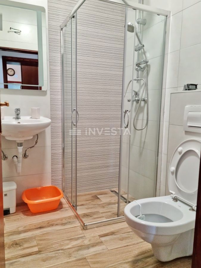 Fažana, Valbandon, apartmajska hiša s 6 apartmaji, 600 m od morja