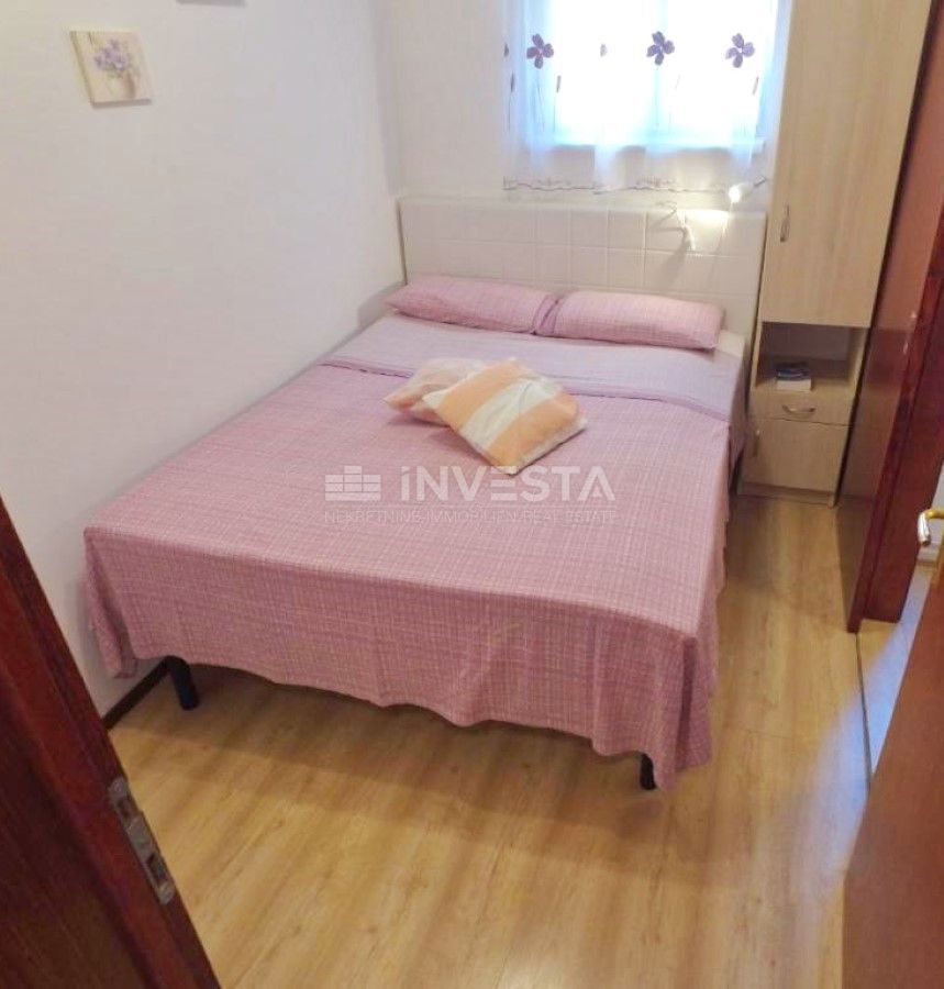Fažana, Valbandon, apartmajska hiša s 6 apartmaji, 600 m od morja