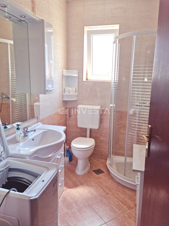 Fažana, Valbandon, apartmajska hiša s 6 apartmaji, 600 m od morja