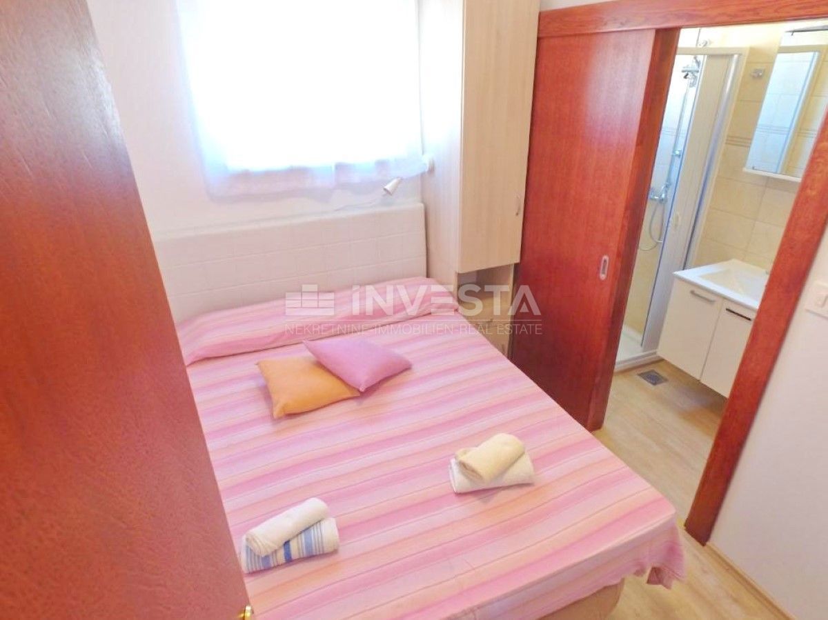 Fažana, Valbandon, apartmajska hiša s 6 apartmaji, 600 m od morja