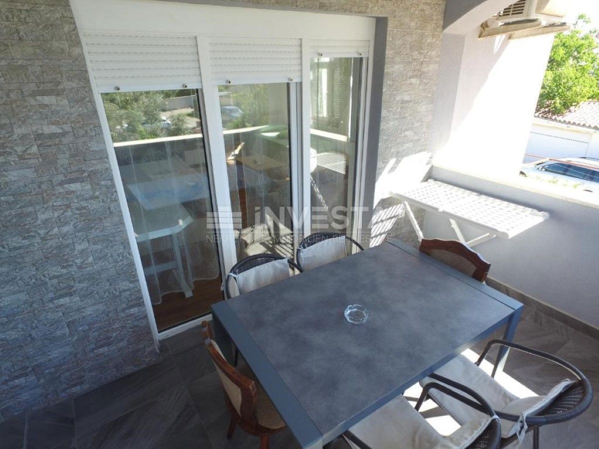 Fažana, Valbandon, apartmajska hiša s 6 apartmaji, 600 m od morja