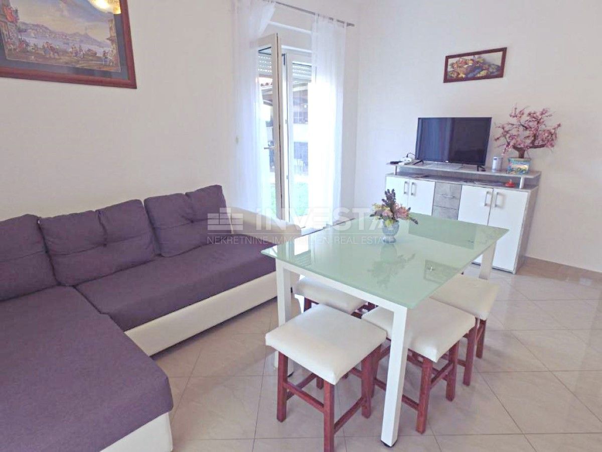 Fažana, Valbandon, apartmajska hiša s 6 apartmaji, 600 m od morja