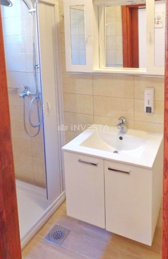 Fažana, Valbandon, apartmajska hiša s 6 apartmaji, 600 m od morja