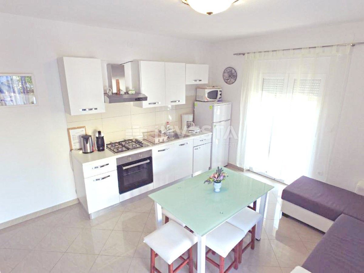 Fažana, Valbandon, apartmajska hiša s 6 apartmaji, 600 m od morja