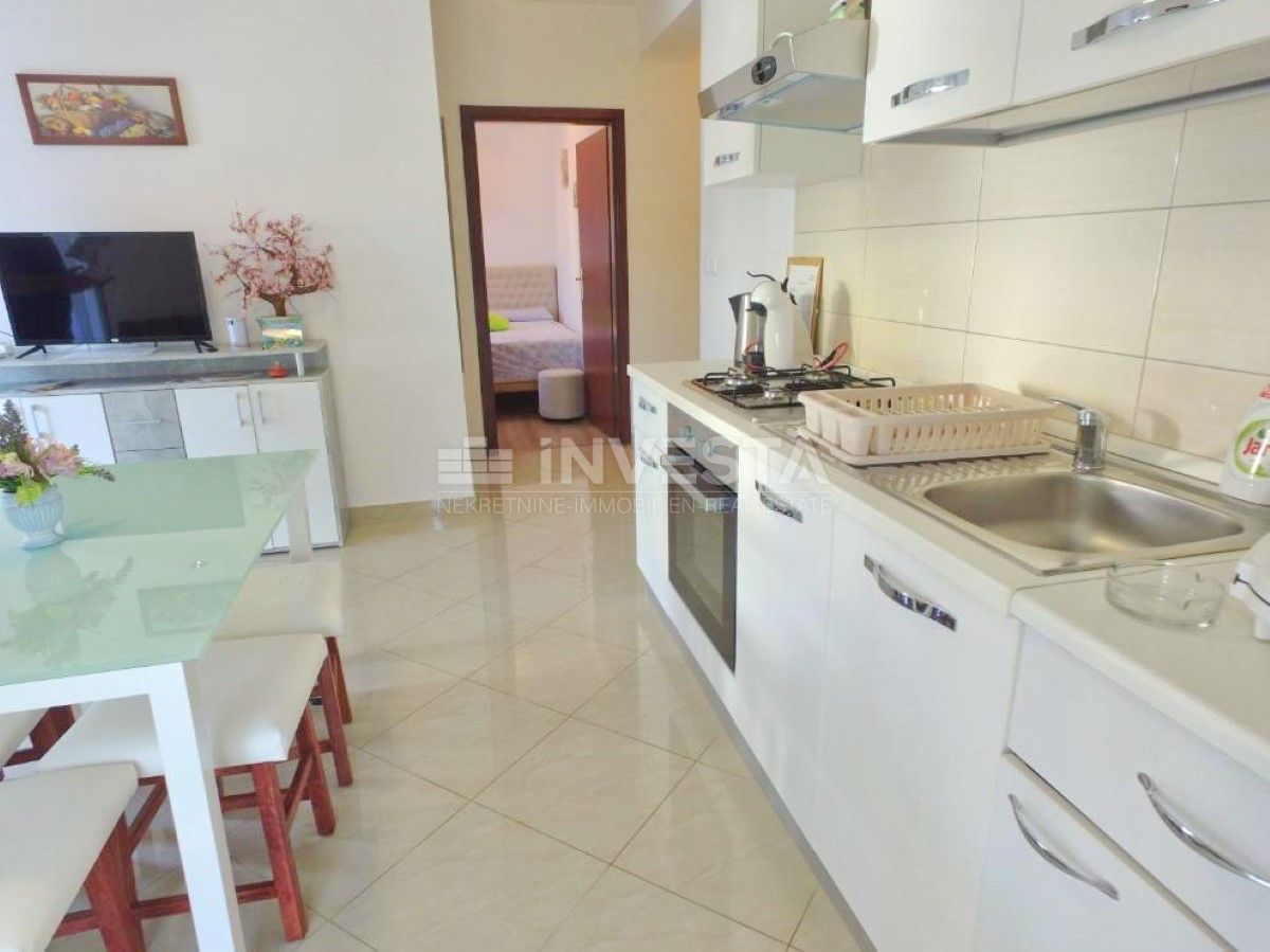 Fažana, Valbandon, apartmajska hiša s 6 apartmaji, 600 m od morja