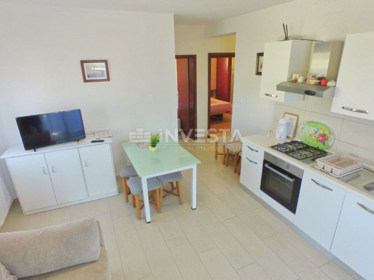 Fažana, Valbandon, apartmajska hiša s 6 apartmaji, 600 m od morja