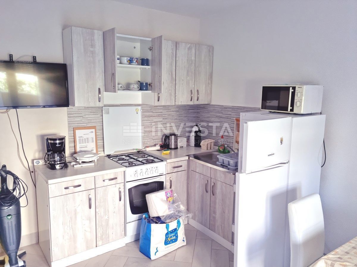 Fažana, Valbandon, apartmajska hiša s 6 apartmaji, 600 m od morja