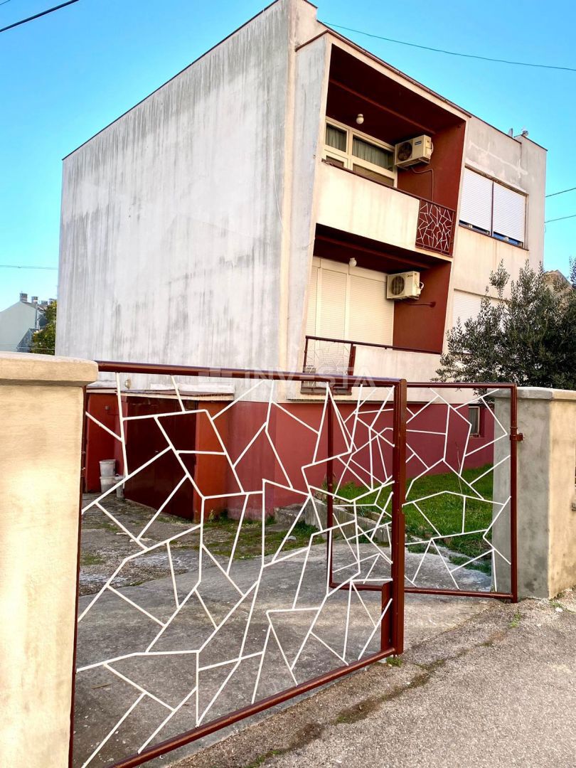 Center Pule, nadstropje hiše z vrtom in garažo