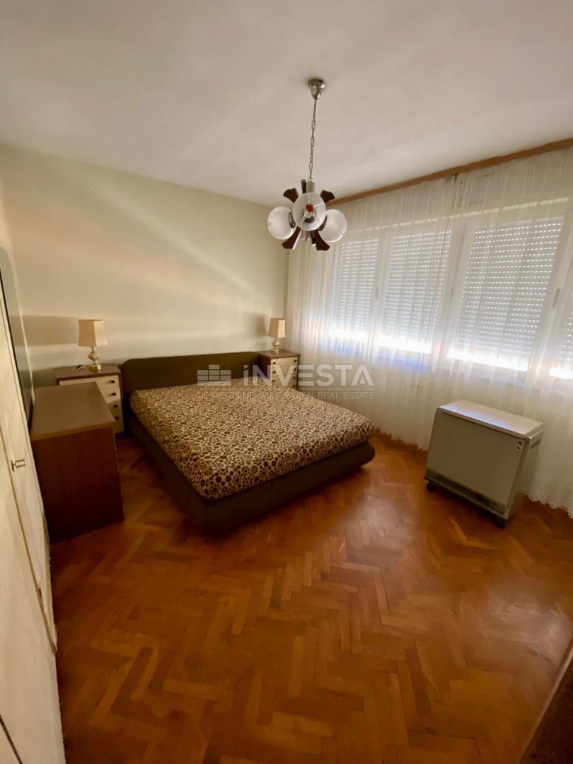Center Pule, nadstropje hiše z vrtom in garažo