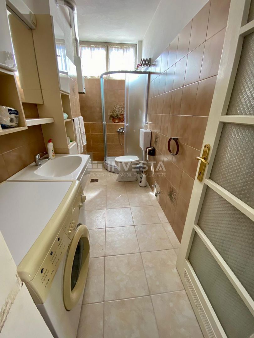 Center Pule, nadstropje hiše z vrtom in garažo