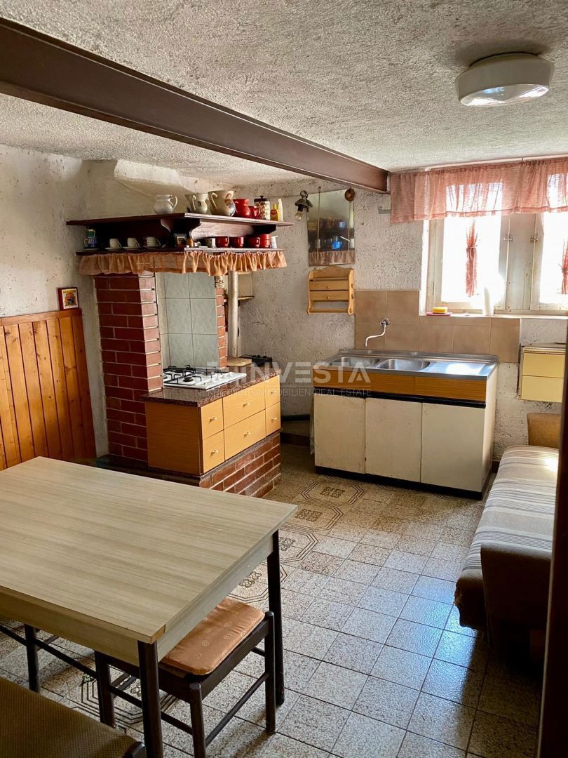 Center Pule, nadstropje hiše z vrtom in garažo