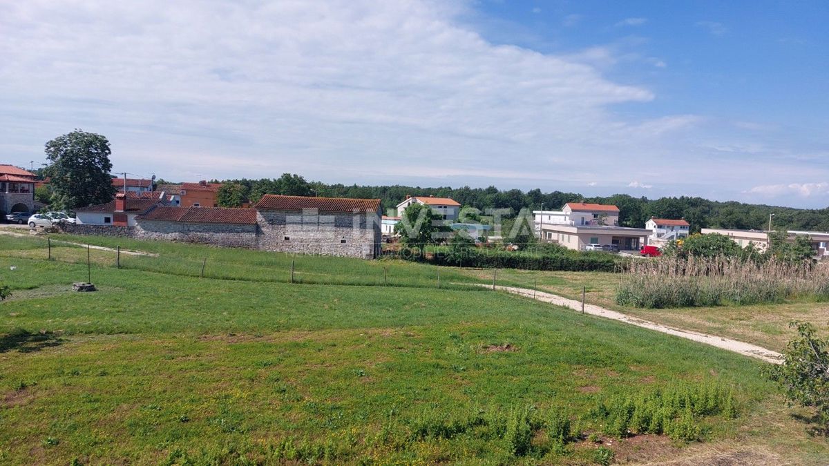 Okolica Poreča, udoben stan v novogradnji z vrtom