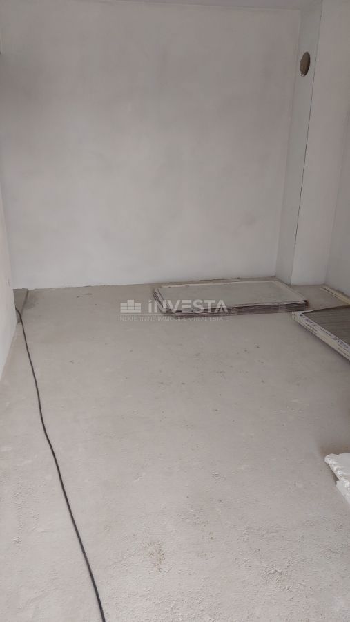 Okolica Poreča, udoben stan v novogradnji z vrtom
