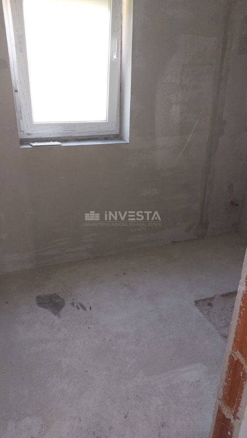 Okolica Poreča, udoben stan v novogradnji z vrtom