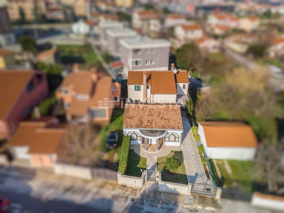 Luksuzna družinska hiša s pisarniškimi prostori - center Pulja