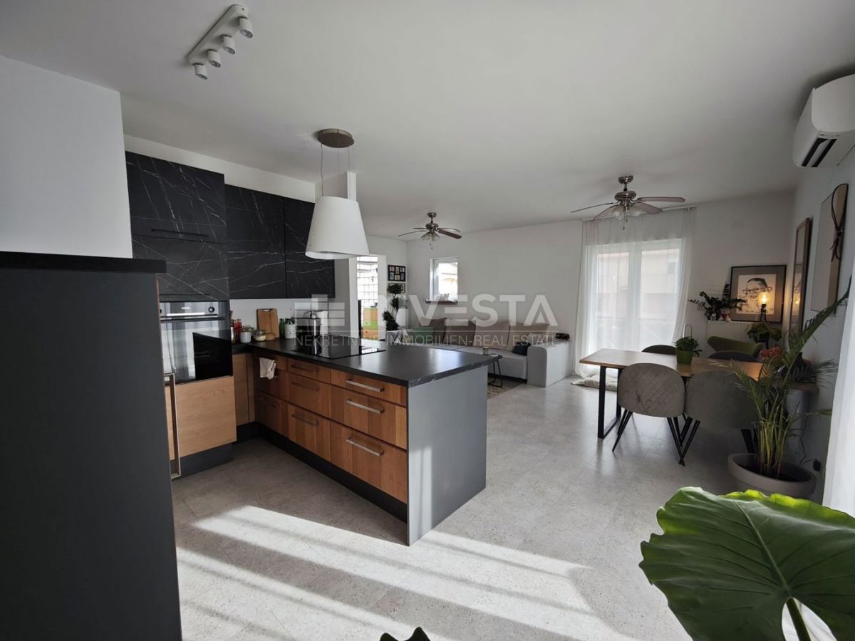  Medulin, Volme dvonadstropni dvosobni apartma 108 m², 500 m od plaže.