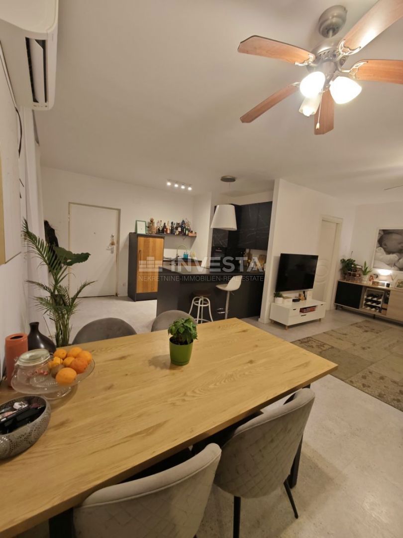  Medulin, Volme dvonadstropni dvosobni apartma 108 m², 500 m od plaže.
