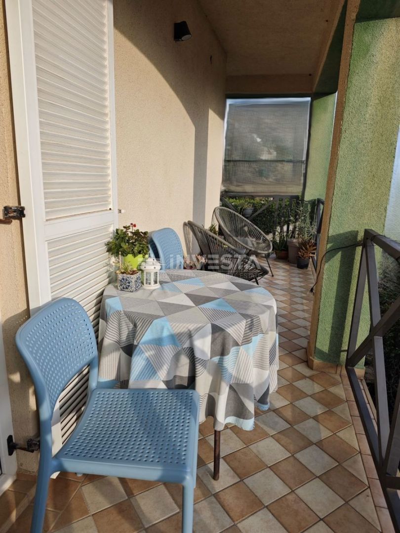  Medulin, Volme dvonadstropni dvosobni apartma 108 m², 500 m od plaže.