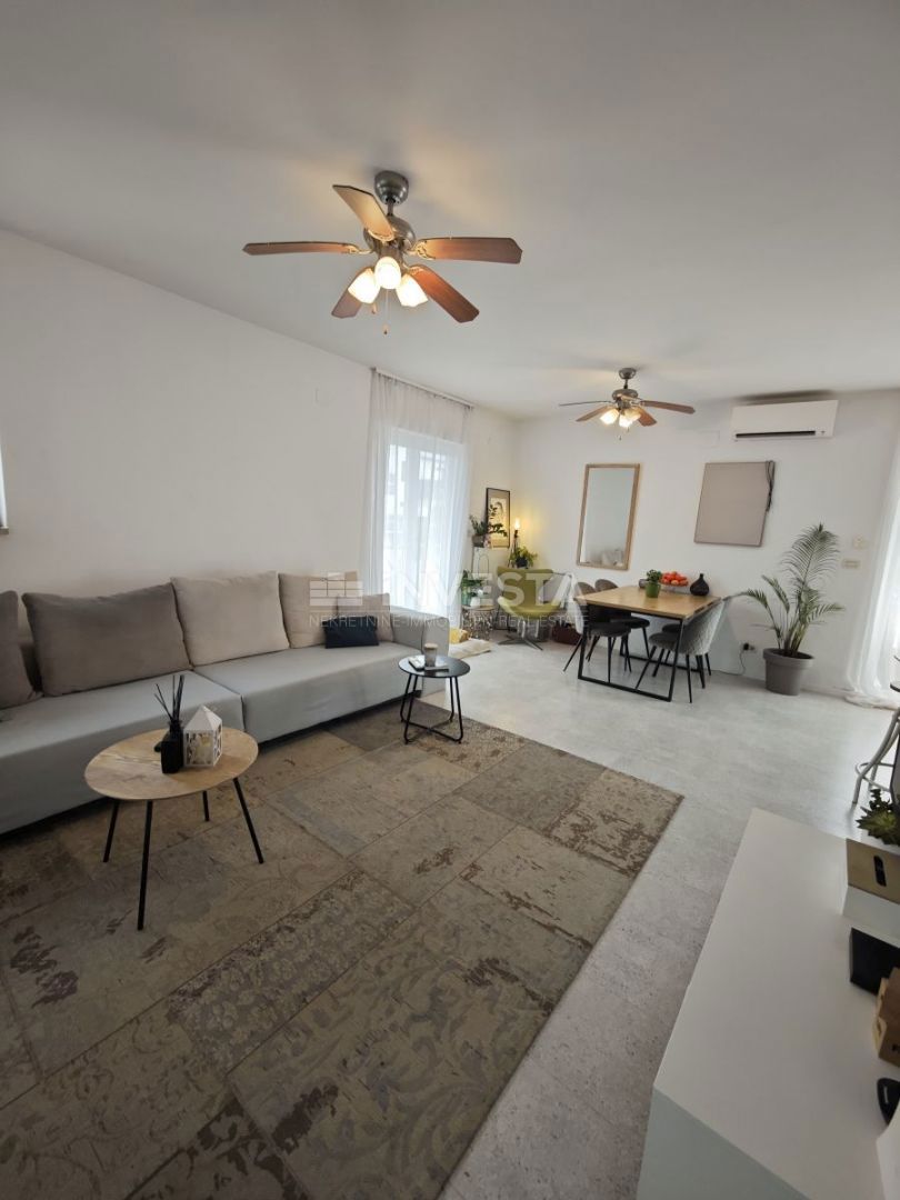  Medulin, Volme dvonadstropni dvosobni apartma 108 m², 500 m od plaže.
