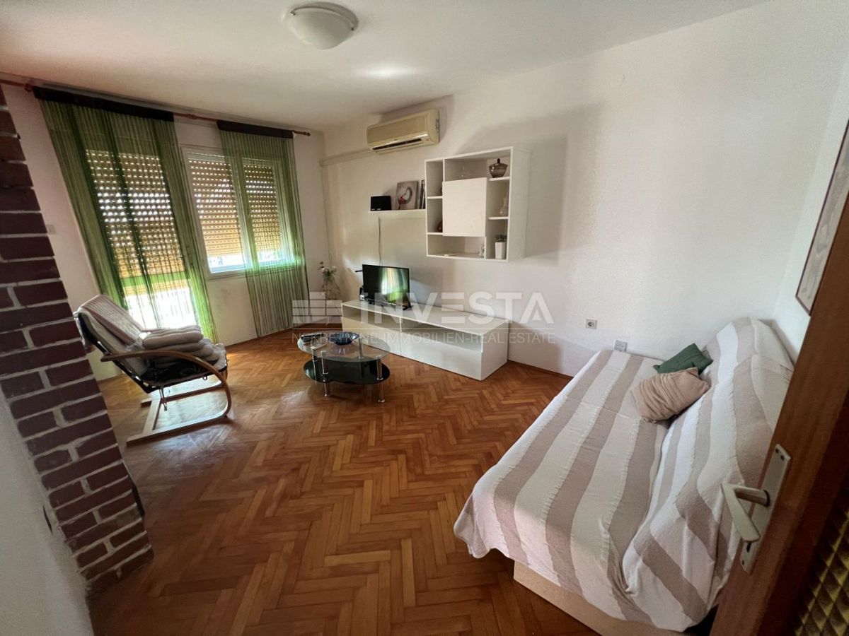 Pula, Štinjan – samostojna hiša z dvema stanovanjema in garažo