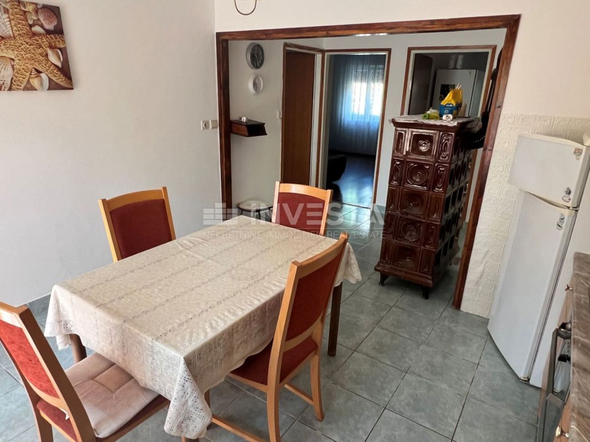 Pula, Štinjan – samostojna hiša z dvema stanovanjema in garažo