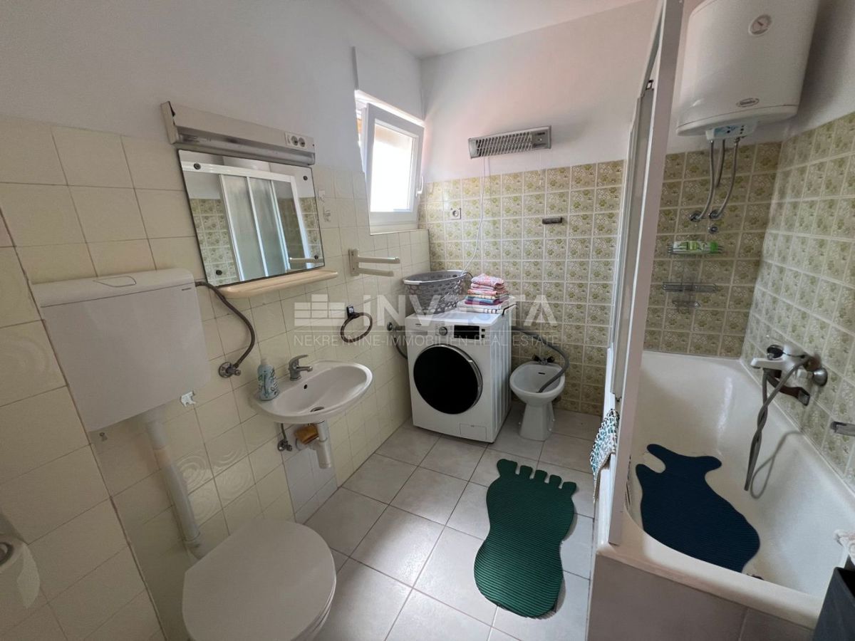 Pula, Štinjan – samostojna hiša z dvema stanovanjema in garažo