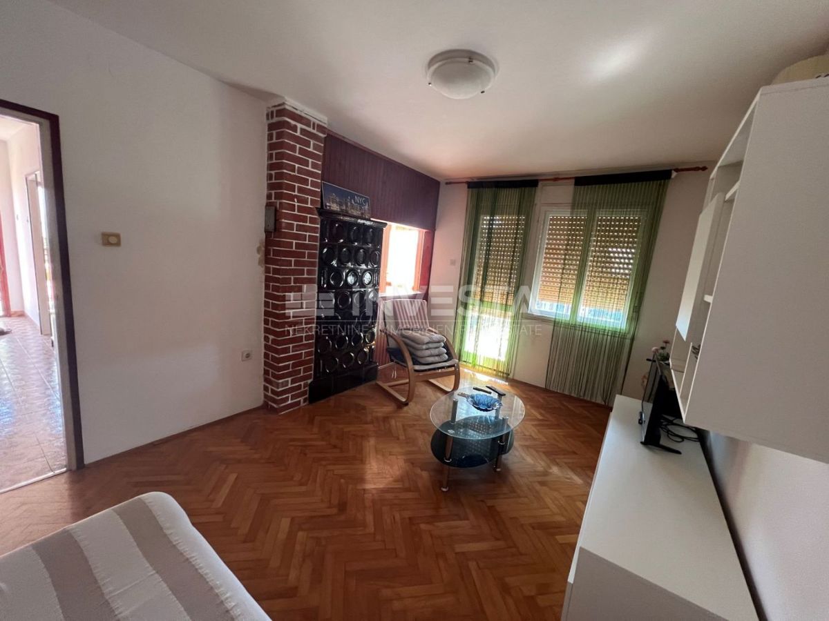 Pula, Štinjan – samostojna hiša z dvema stanovanjema in garažo