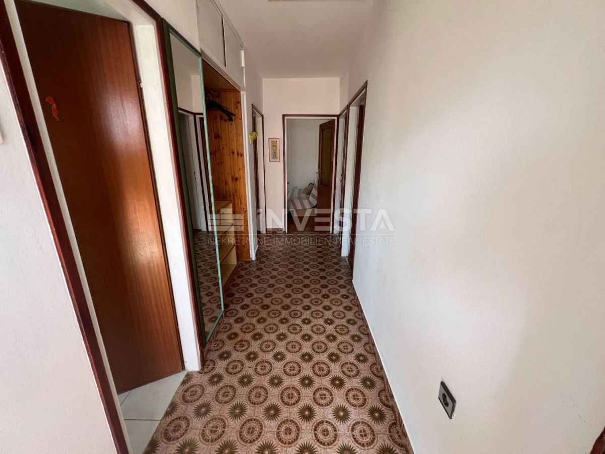Pula, Štinjan – samostojna hiša z dvema stanovanjema in garažo