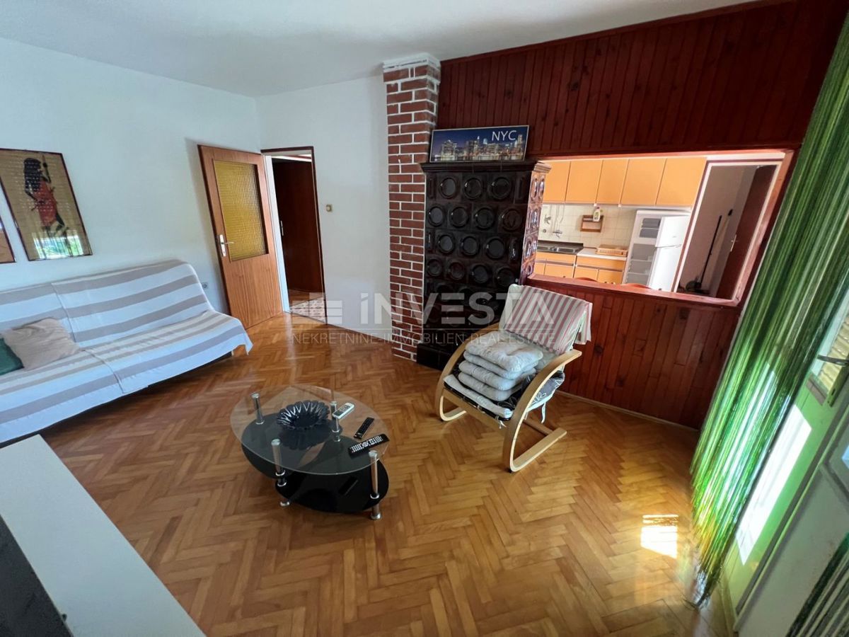 Pula, Štinjan – samostojna hiša z dvema stanovanjema in garažo