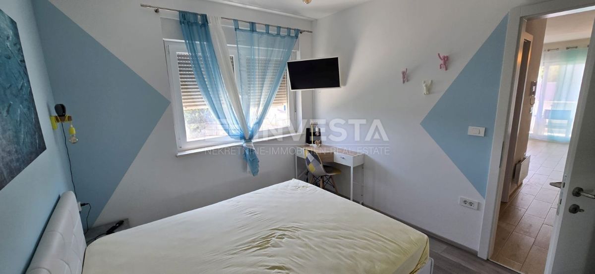 Štinjan, enosobno stanovanje v manjši stavbi z garažo