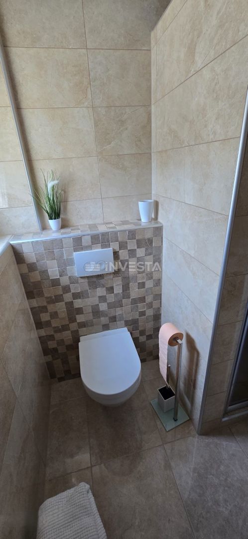 Štinjan, enosobno stanovanje v manjši stavbi z garažo
