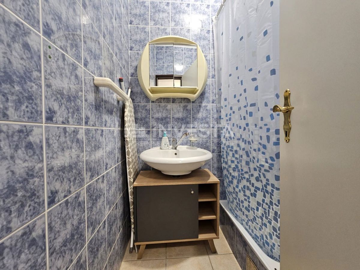 Medulin, pritlični apartma, terasa, bazen