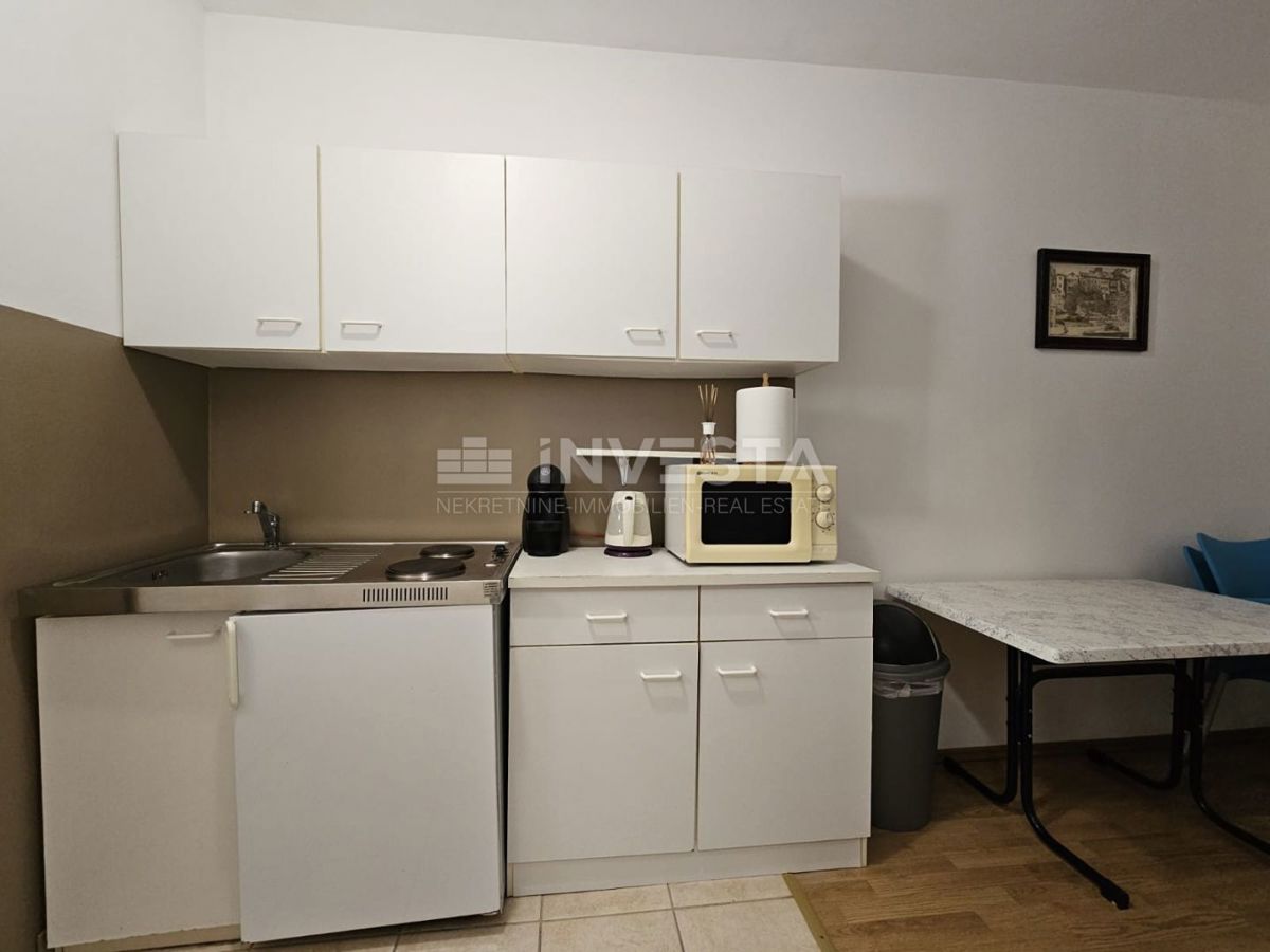 Medulin, pritlični apartma, terasa, bazen