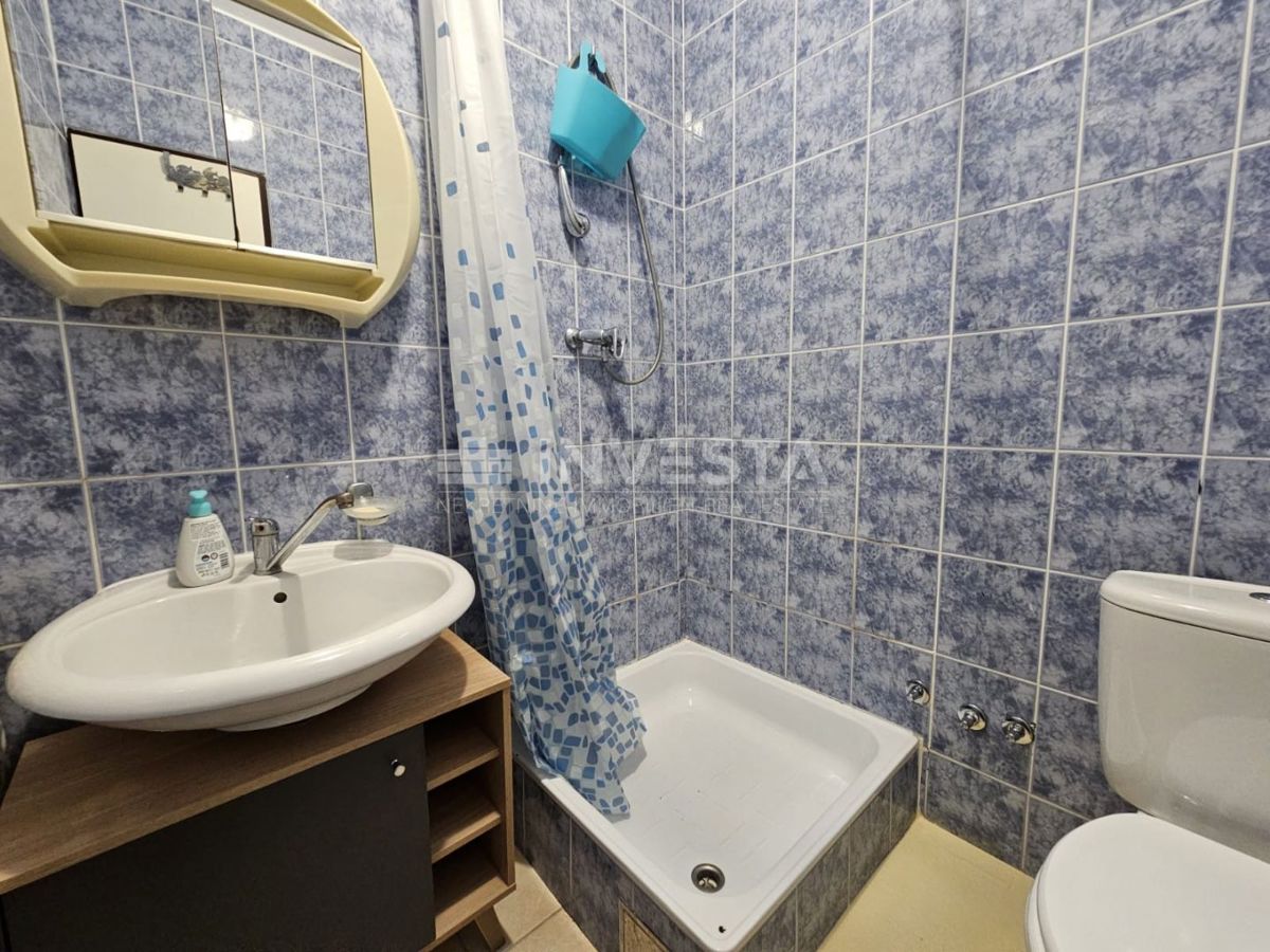 Medulin, pritlični apartma, terasa, bazen