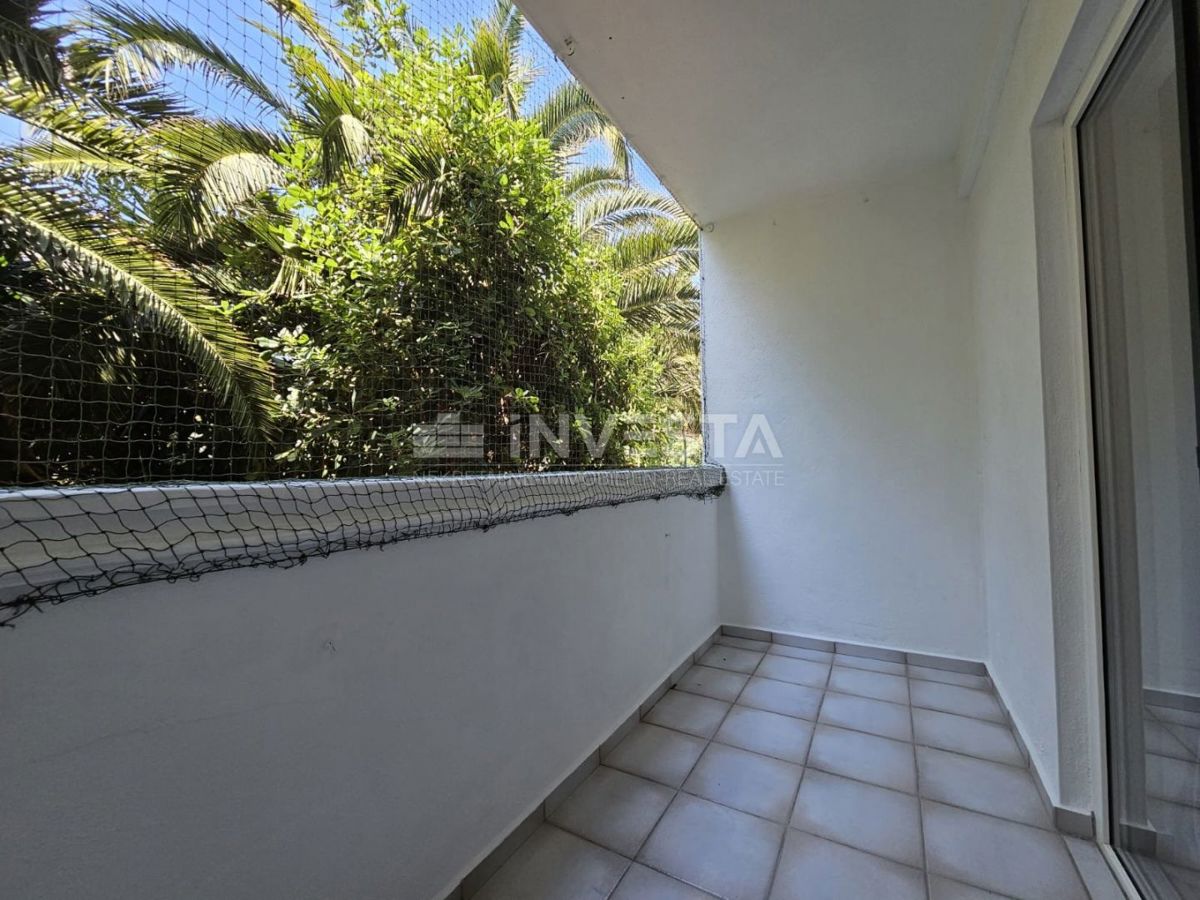 Medulin, pritlični apartma, terasa, bazen