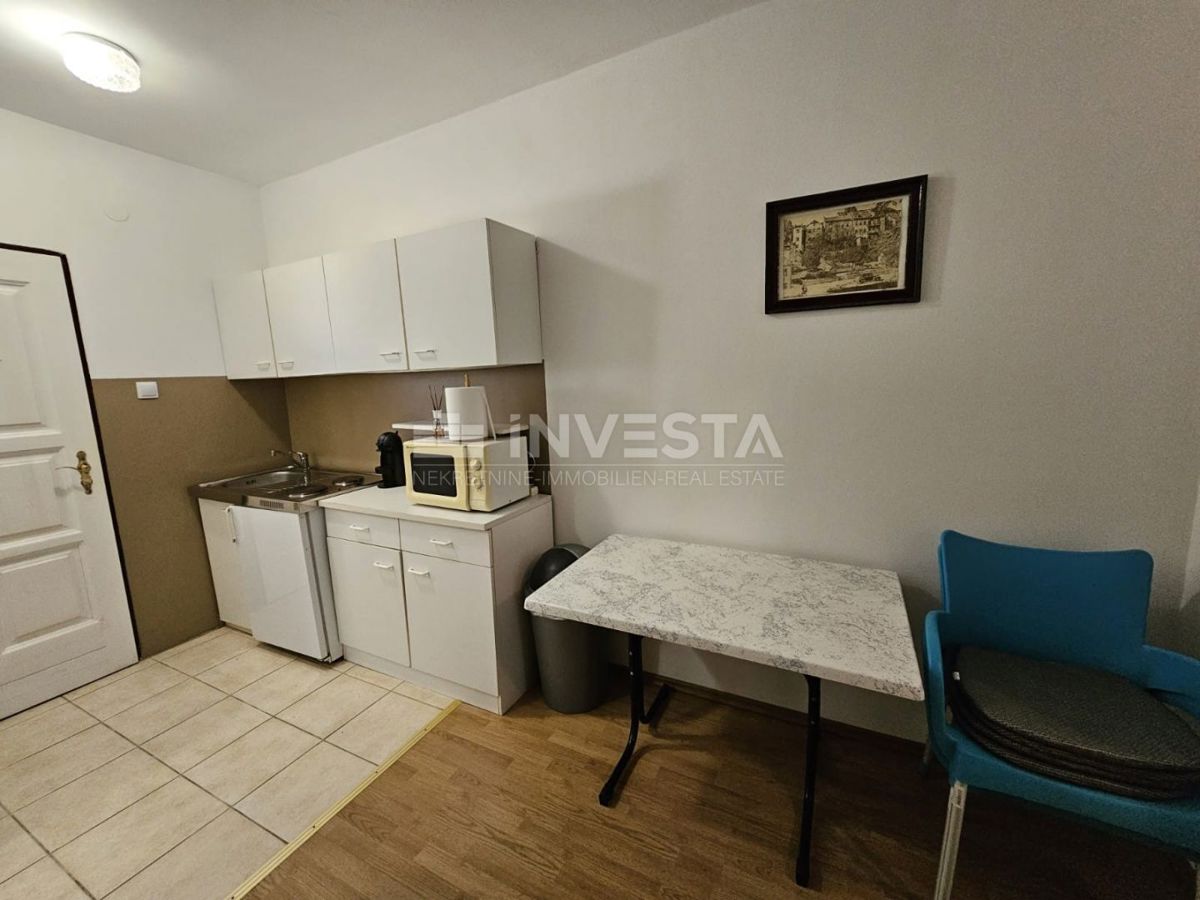 Medulin, pritlični apartma, terasa, bazen